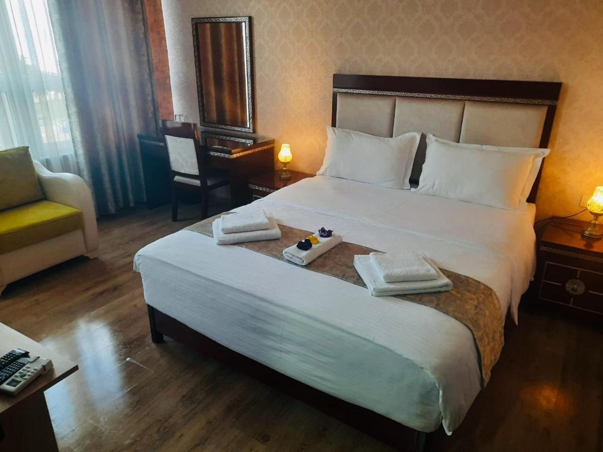 British Hotel Pogradec Esterno foto
