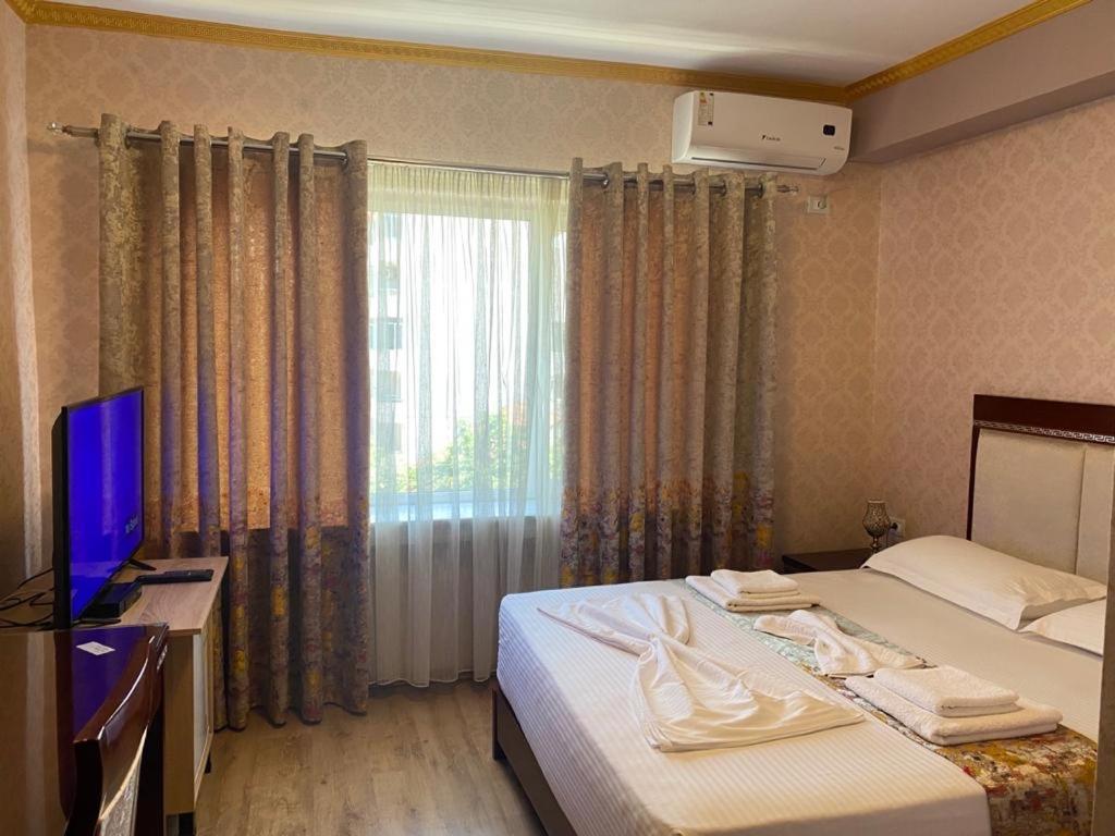 British Hotel Pogradec Esterno foto