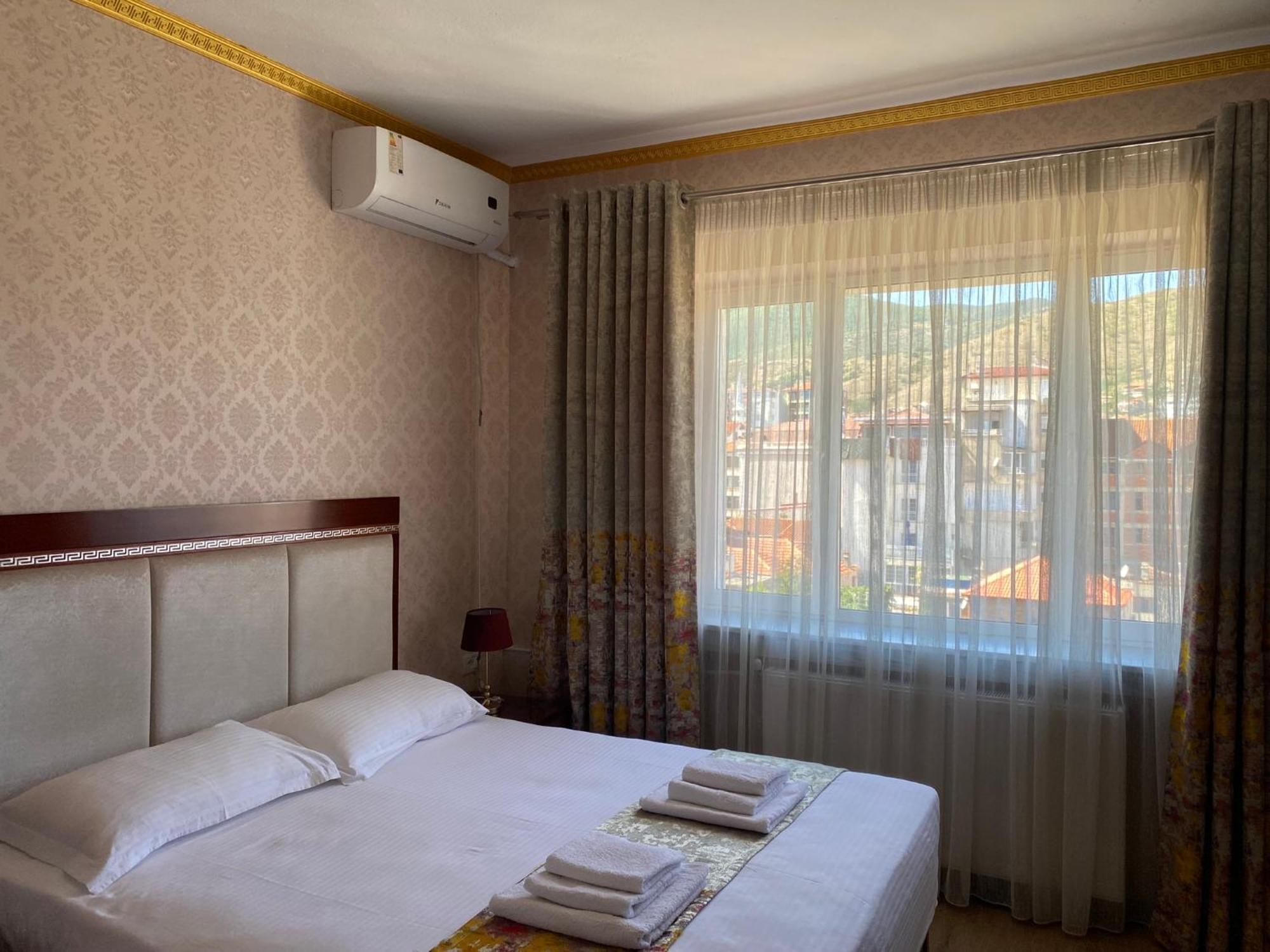 British Hotel Pogradec Esterno foto