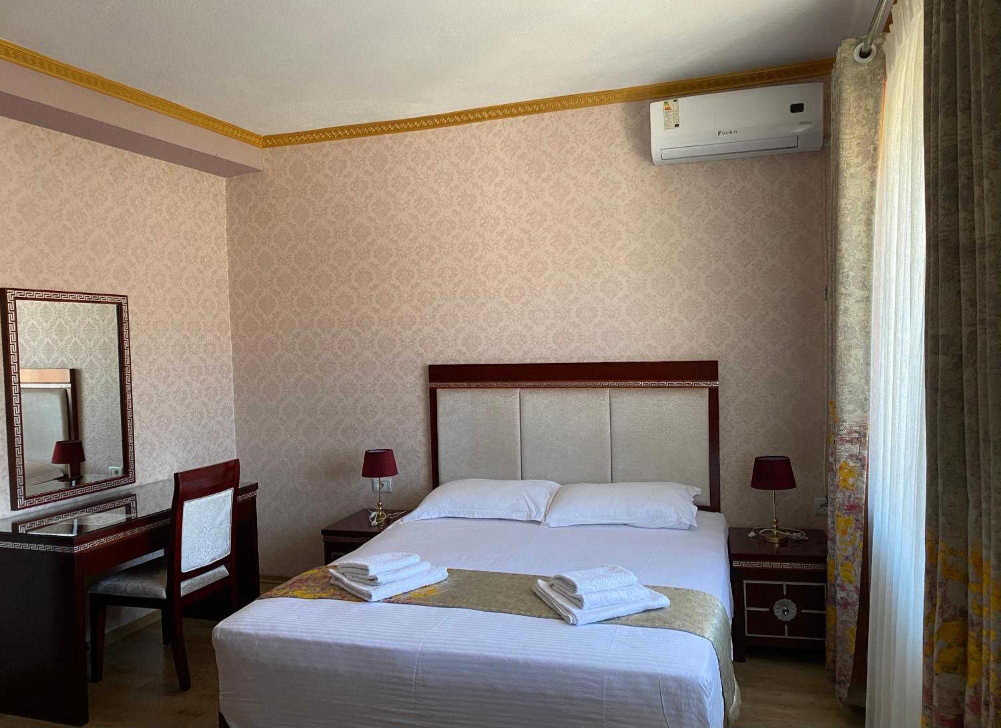 British Hotel Pogradec Esterno foto