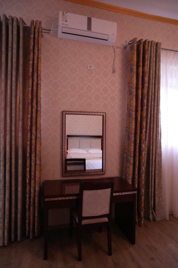 British Hotel Pogradec Esterno foto