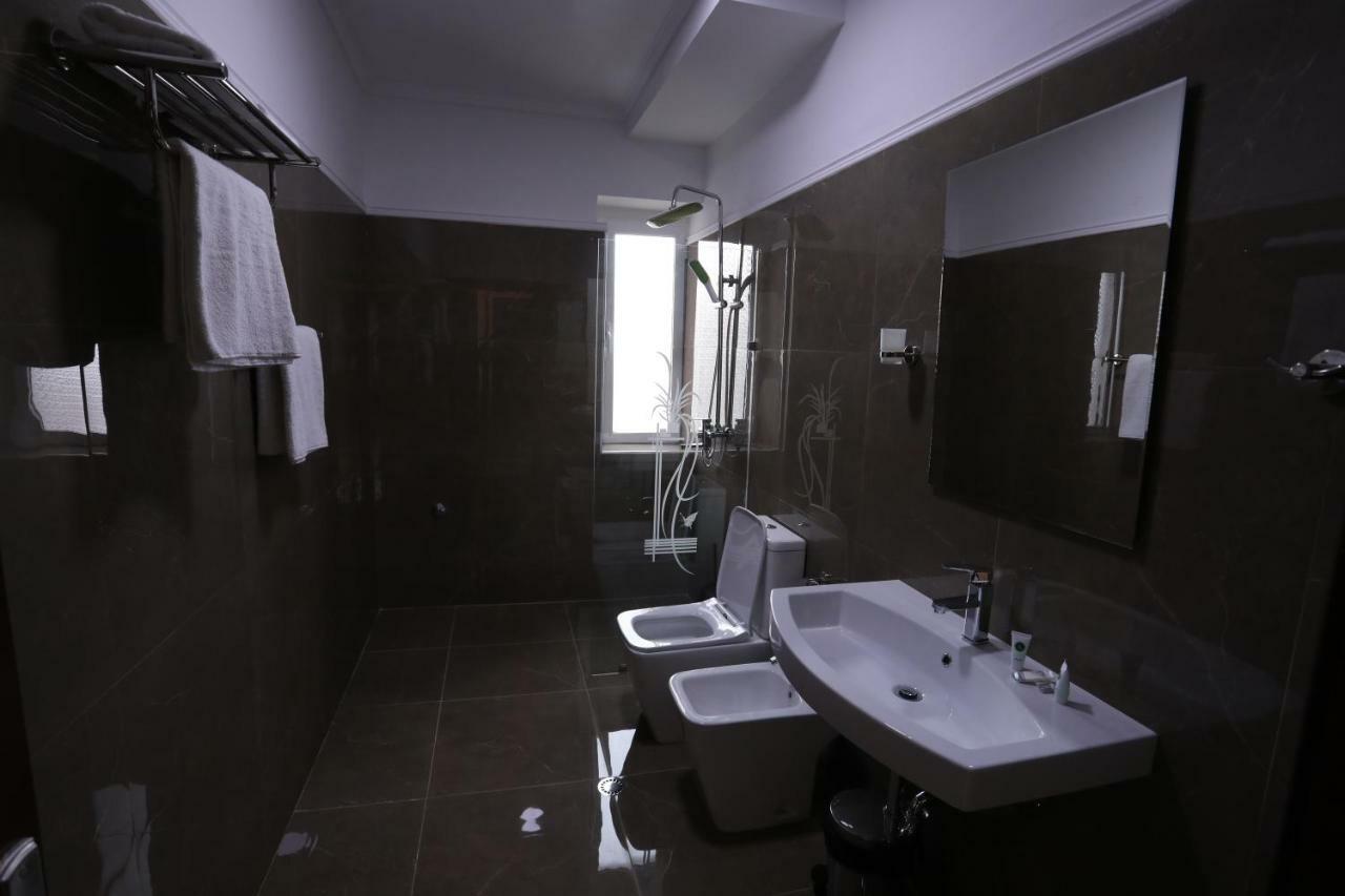 British Hotel Pogradec Esterno foto