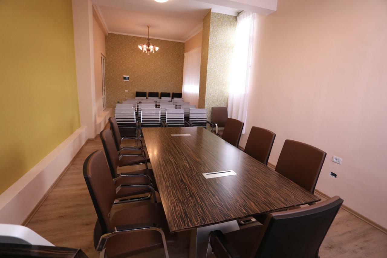 British Hotel Pogradec Esterno foto